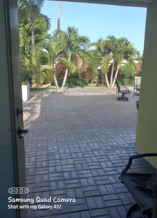 Capri Inn & Apartments Lake Worth Beach Bagian luar foto